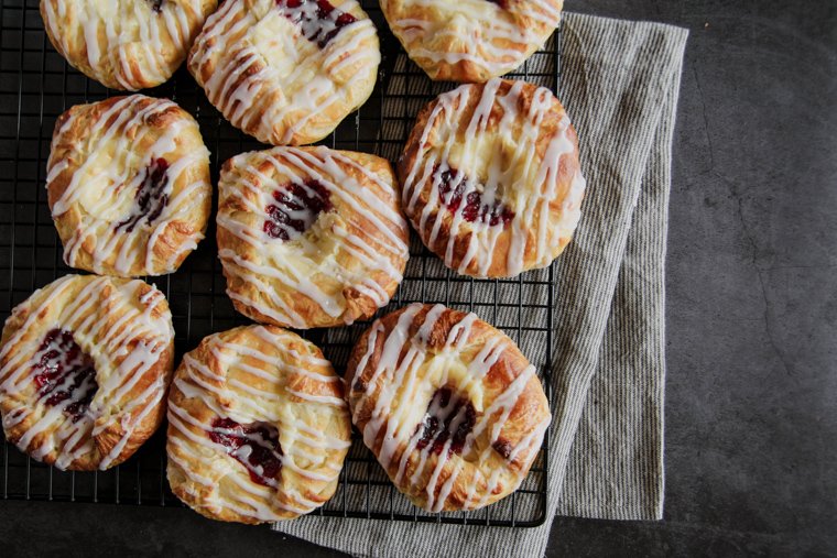 https://aberlehome.com/wp-content/uploads/2021/07/sourdough-danish-pastries-14.jpg