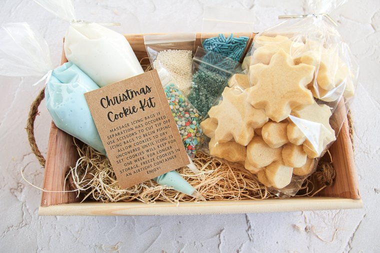 a Christmas cookie decorating kit to gift