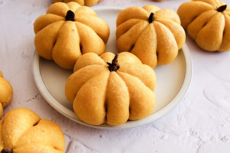 soft pumpkin sourdough rolls (pumpkin shaped or not)