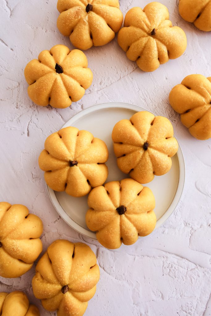 pumpkin sourdough rolls