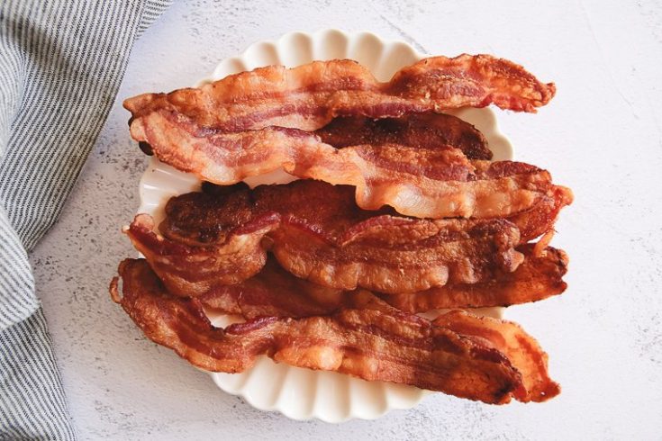 https://aberlehome.com/wp-content/uploads/2023/11/how-to-cook-bacon-in-the-oven-098-735x490.jpg